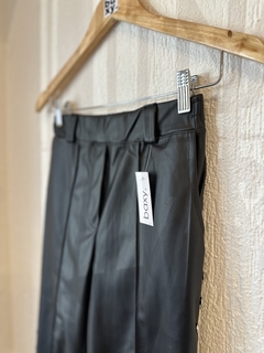 Pant ecocuero con tachas 105