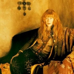 Loreena McKennitt 1992 - Live In Ontario Place, Toronto - Na compra de 15 álbuns musicais, 20 filmes ou desenhos, o Pen-Drive será grátis...Aproveite!