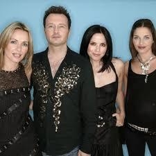 The Corrs 2016 - Singles - Na compra de 15 álbuns musicais, 20 filmes ou desenhos, o Pen-Drive será grátis...Aproveite!