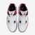 Air Jordan 4 Retro "Red Cement" na internet