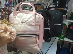 Bolsos mochilas (en rosa y negro liso)