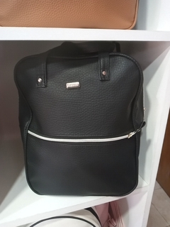 Bolsos mochilas (en rosa y negro liso) - comprar online