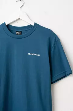 REMERA REGULAR "ABOUT: BLANK" en internet