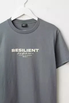 REMERA "RESILIENT" - comprar online