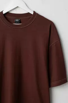 REMERA BOXY FIT "COVERLOCK"