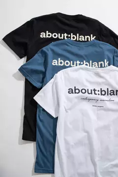 REMERA REGULAR "ABOUT: BLANK" - comprar online