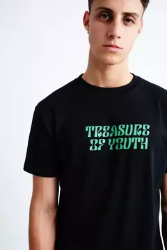 REMERA REGULAR "TREASURE OF YOUTH" en internet
