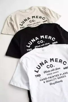 REMERA REGULAR "LUNA MERC" en internet