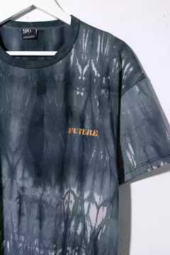 REMERA BATIK OVERSIZED "NEW FUTURE" - comprar online