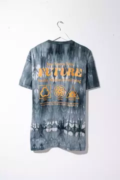 REMERA BATIK OVERSIZED "NEW FUTURE"