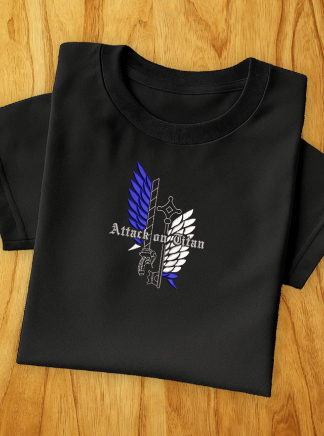 Remera Shingeki no Kyojin ataque de titanes frente bordada — imagen 2