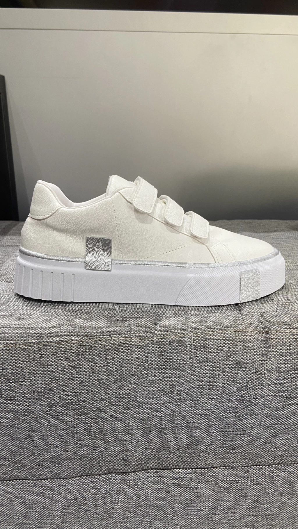 Tenis Kira Branco/Prata