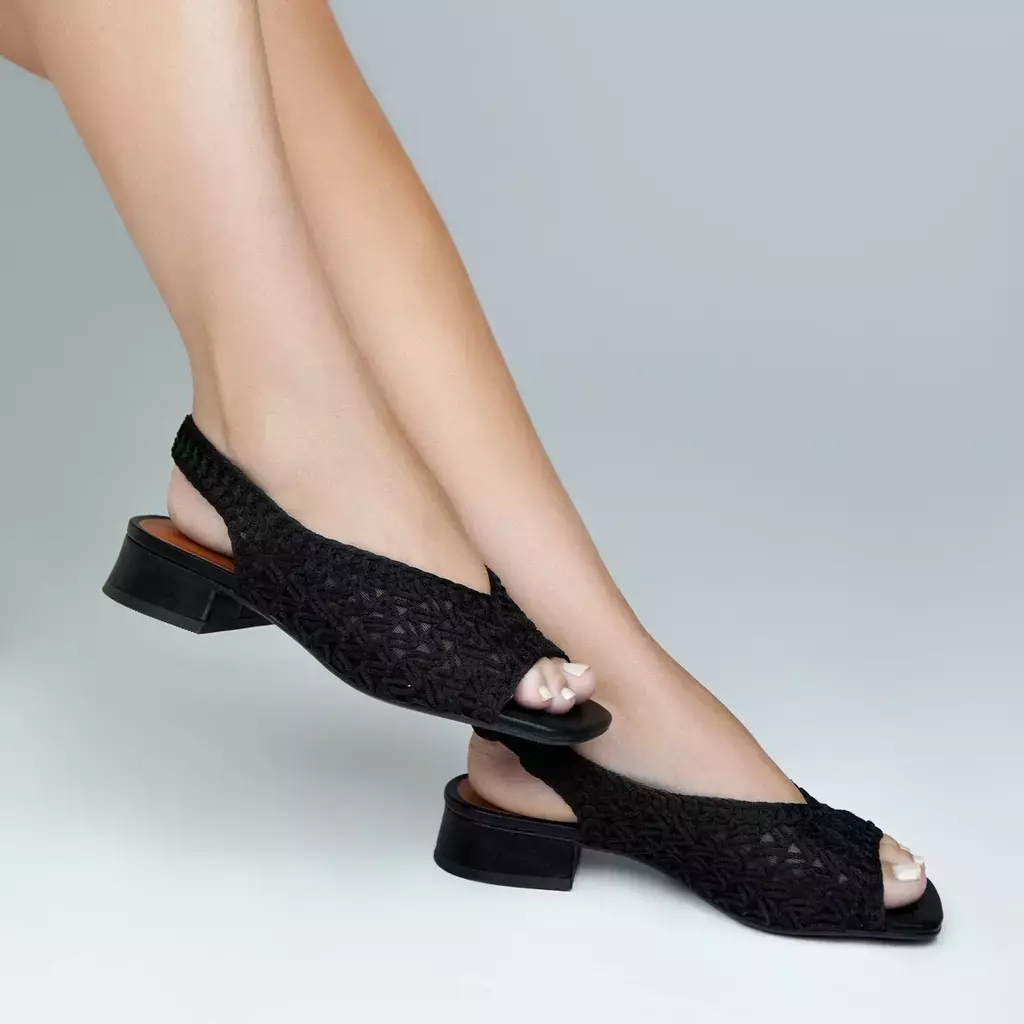 Sandália Tramada Open Toe Hailey Salto Bloco Valentina Flats Preto