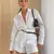 Conjunto Camisa com Fechamento em Botões e Shorts Cintura Alta com Bolsos em Linho na internet