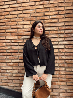 Blusa Kira negra en internet
