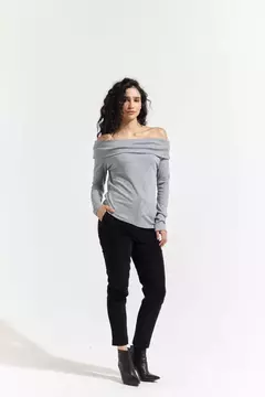 REMERA SKALL - GRIS MELANGE