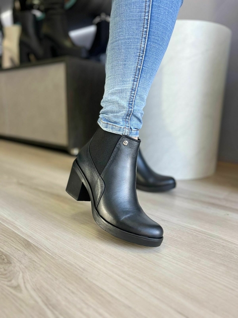 Botines Chelsea Rossi - Negro