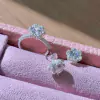 Conjunto de Prata Anel e Brinco Flor Cravejado em Zircônia.