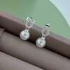 BRINCO DE PRATA PÉROLA COM DETAHES CRAVEJADOS EM ZIRCÔNIA