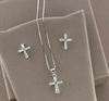 CONJUNTO DE PRATA BRINCO E PINGENTE CRUZ CRAVEJADA