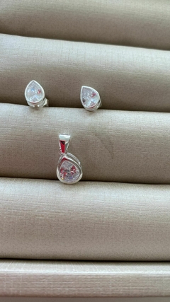 CONJUNTO DE PRATA BRINCO E PINGENTE GOTA