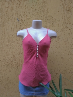 Blusa de Alcinha Rosa Goiaba com Botões de Pérola e Alça Regulável Tamanho: P