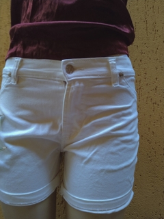 Short Jeans Feminino Branco com Barra Dobrada Tamanho: 44 - comprar online