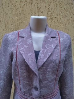 Blazer Bege Rosado com Estampa Floral e Detalhes em Vermelho Tamanho: M na internet