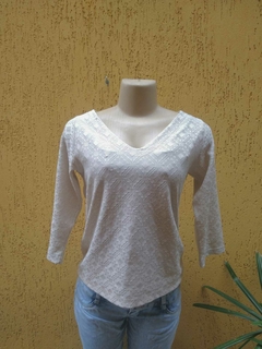 Blusa Bege com Detalhe Rendado e Decote em V Tamanho: GG (Veste 50/52)