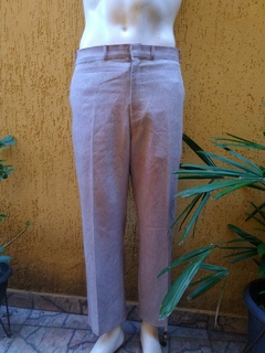 Calça Plus Size Masculina Cinza Claro de Corte Reto com Pregas - Tamanho 50 - Tio Apu Store