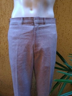 Calça Plus Size Masculina Cinza Claro de Corte Reto com Pregas - Tamanho 50 - loja online