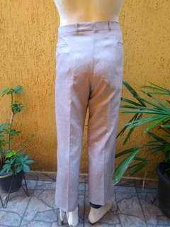 Calça Plus Size Masculina Cinza Claro de Corte Reto com Pregas - Tamanho 50