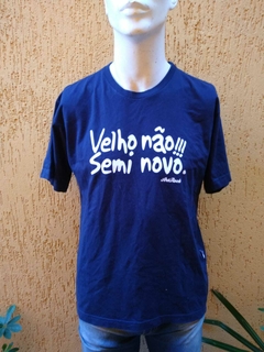 Camiseta Azul-Marinho 'Velho Não, Semi Novo!' - Tamanho M - comprar online
