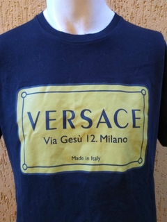 Camiseta Preta com Estampa Versace - Tamanho G - loja online