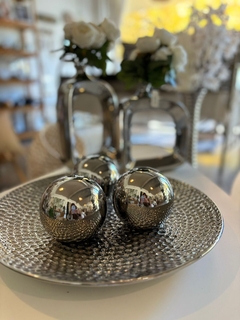 Esfera de plata en internet