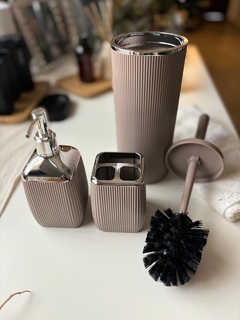 Vaso, dispenser y cepillo para baño - PuntoP Home y Deco