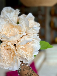 Ramo de Peonias - comprar online