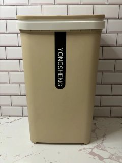 Cesto de basura rectangular