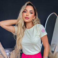 TSHIRT FEMININA ALGODÃO BORDADO AMARELO PASTEL - comprar online