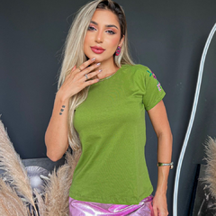 TSHIRT FEMININA ALGODÃO BORDADO - VERDE ABACATE