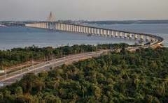 A ponte não é apenas um acesso estratégico, mas também um símbolo do desenvolvimento e integração da região. Ao cruzá-la, os visitantes se deparam com as belezas naturais e culturais de Iranduba, conhecido por suas praias de água doce, comunidades tradici