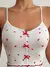 Top Corto De Tirantes Cruzados En La Espalda Con Detalle De Lazo Y Ribete De Volantes En El Cuello, Con Estampado De Corazones Lindo, Ideal Para Dormi