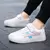 Zapatillas blancas simples, cómodas y casuales para niñas, ligeras, transpirables, de corte bajo con cierre de gancho y bucle, ideales para patinar al en internet