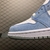 Air Jordan 1 High Hyper Royal na internet