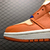 Air Jordan 1 Mid Team Orange na internet