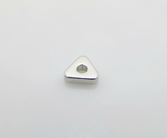 Entremeio triângulo maciço com furo 7x1,5mm níquel free - 36 gramas - comprar online