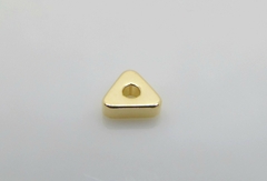 Entremeio triângulo maciço com furo 7x1,5mm ouro - 14 gramas