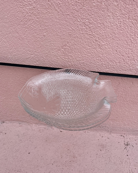 trio de pratos no formato de peixe