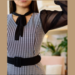 Vestido tubinho manga longa de tule acompanha cinto. - comprar online
