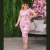vestido midi tubinho estampado acompanha cinto.